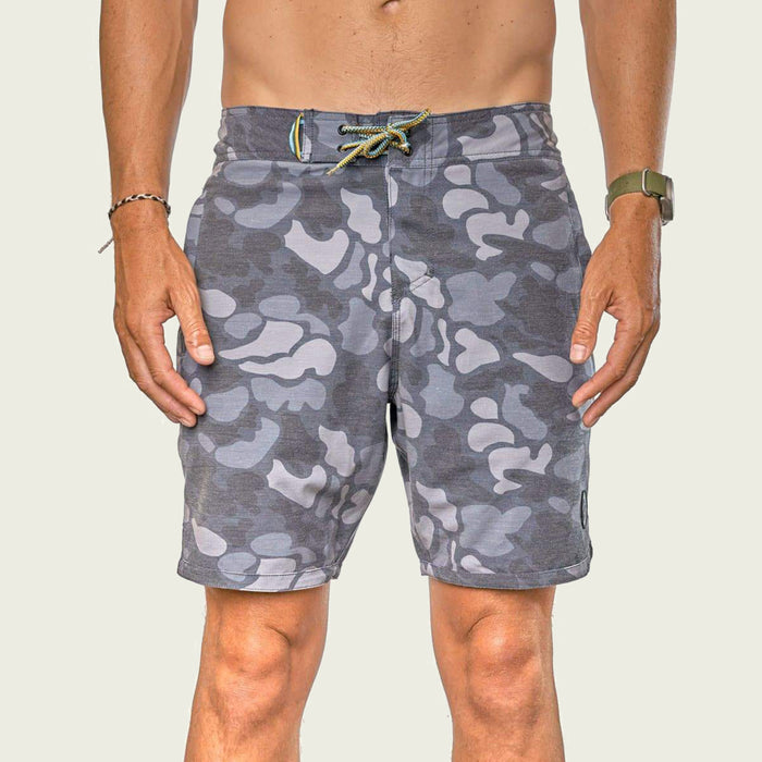 #color_black-camo